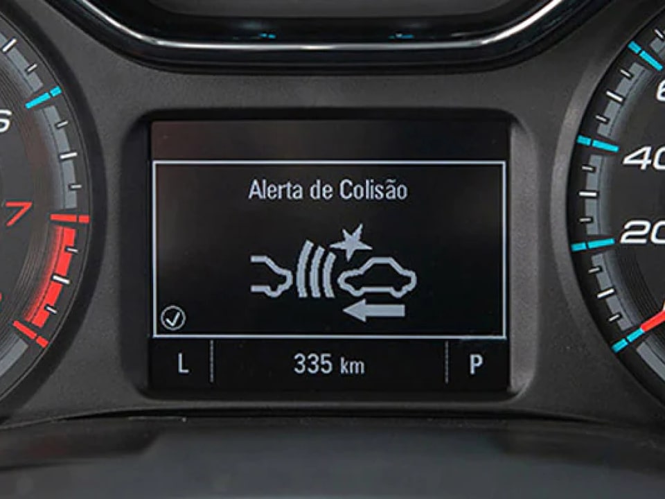 Alerta de colisão no painel da picape Chevrolet S10 Cabine Dupla